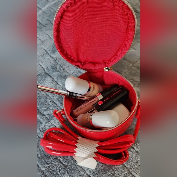 NWOT Marc Jacobs BUNDLE #3. Mini Patent Leather Crossbody & Beauty Items. - Picture 8 of 9